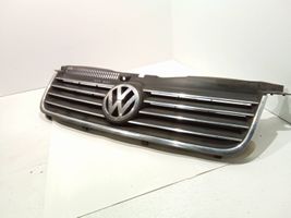 Volkswagen PASSAT B5.5 Grille calandre supérieure de pare-chocs avant 3B0853651H