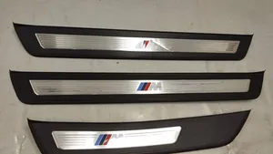 BMW 5 F10 F11 Copertura del rivestimento del sottoporta anteriore 8050052