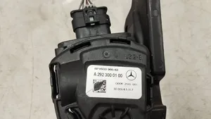 Mercedes-Benz GLE (W166 - C292) Akceleratoriaus pedalas A2923000100