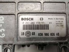 Volkswagen Golf III Calculateur moteur ECU 030906026AB