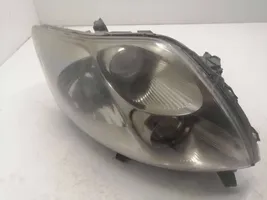 Toyota Auris 150 Lampa przednia 8111002470