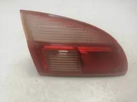 Toyota Avensis T220 Lampy tylnej klapy bagażnika 89022026