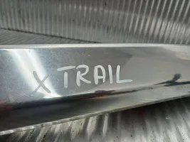 Nissan X-Trail T30 Takaluukun rekisterikilven valon palkki 