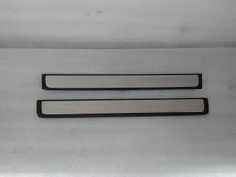 Volvo XC40 Rivestimento vano piedi laterale 32132599