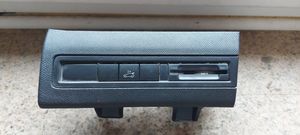 Peugeot 5008 II Przełącznik / Przycisk otwierania klapy tylnej / bagażnika 9813047277