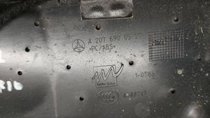 Mercedes-Benz E A207 Apgaismošanas konsoles dekoratīvā apdare A2076900550