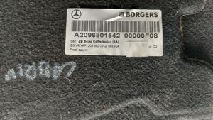 Mercedes-Benz CLK A209 C209 Tavaratilan pohjan tekstiilimatto A2096801542