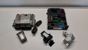 Citroen C4 II Picasso Komputer / Sterownik ECU i komplet kluczy 9808016480