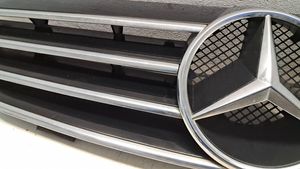 Mercedes-Benz CLK A209 C209 Grille calandre supérieure de pare-chocs avant A2098880052