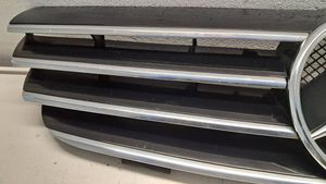 Mercedes-Benz CLK A209 C209 Grille calandre supérieure de pare-chocs avant A2098880052