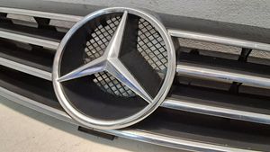 Mercedes-Benz CLK A209 C209 Rejilla superior del radiador del parachoques delantero A2098880052