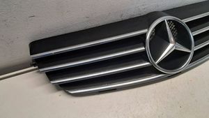 Mercedes-Benz CLK A209 C209 Grille calandre supérieure de pare-chocs avant A2098880052