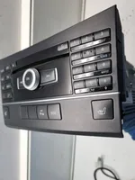 Mercedes-Benz E C207 W207 Unité principale radio / CD / DVD / GPS A2129005212