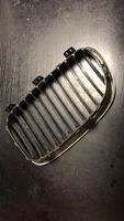 BMW 1 E82 E88 Grille calandre supérieure de pare-chocs avant 7166440