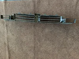 BMW 7 G11 G12 Radiatoru paneļa apakšējā daļa (televizora) 7468219