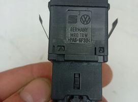 Volkswagen Polo Przycisk świateł awaryjnych 6Q0953235A