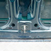 Dodge Stealth Puerta del maletero/compartimento de carga MB637511