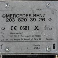 Mercedes-Benz CLK A209 C209 Pystyantennivahvistin 2038203926