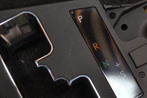 Lexus RX 330 - 350 - 400H Vaihteenvalitsimen kehys verhoilu muovia 