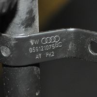 Audi A8 S8 D3 4E Kita variklio skyriaus detalė 059121075BC