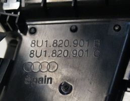 Audi Q3 8U Dysze / Kratki nawiewu deski rozdzielczej 8U1820901C