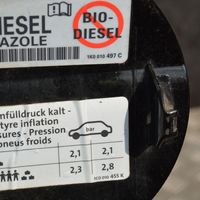 Volkswagen PASSAT B6 Volet de trappe réservoir de carburant 