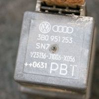 Volkswagen PASSAT B6 Relais Warnblinkanlage 3B0951253
