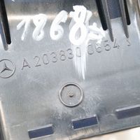 Mercedes-Benz C W203 Lango oro grotelės 