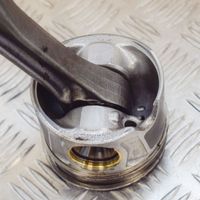 Porsche Cayenne (92A) Piston 