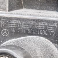 Mercedes-Benz E A207 Staffa di rinforzo montaggio del paraurti posteriore A2078851065