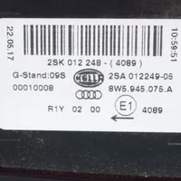 Audi A4 S4 B9 Lampy tylnej klapy bagażnika 8W5945075A