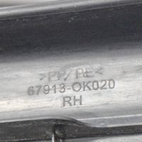 Toyota Hilux (AN10, AN20, AN30) Etuoven kynnyksen suojalista 679130K020