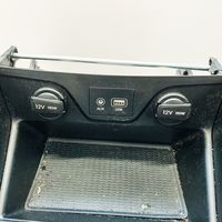 Hyundai Tucson TL Centrinė konsolė M84631D75004X