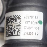 BMW 5 G30 G31 Radiatore dell’olio del motore 70579766