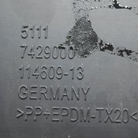 BMW X2 F39 Ramka przedniej tablicy rejestracyjnej 7429000