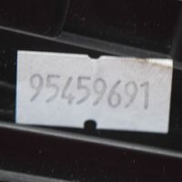 Opel Mokka X Kojelaudan hansikaslokeron lista 95459691