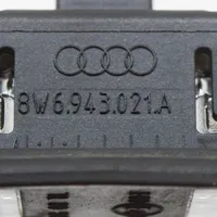 Audi Q2 - Rekisterikilven valo 8W6943021A