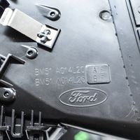 Ford Focus Kojelaudan tuuletussuuttimen suojalista BM51A014L20AF