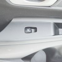 Hyundai Kona I Rivestimento del pannello della portiera anteriore 