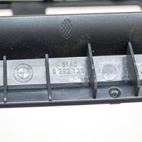 BMW X1 F48 F49 Radion/GPS-laitteen pääyksikön kehys 9292129