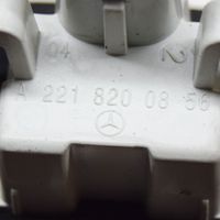 Mercedes-Benz CLA C117 X117 W117 Lampa oświetlenia tylnej tablicy rejestracyjnej A2218200856