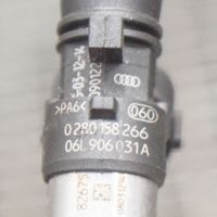 Volkswagen Golf VII Injecteur de carburant 06L906031A