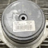 Audi Q7 4L Moottorin kiinnikekorvake 7L8199131F