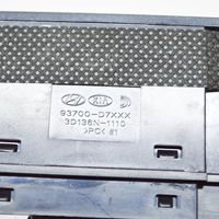 Hyundai Tucson TL Kojelaudan hansikaslokeron lista 3D136N1000