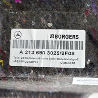 Mercedes-Benz E W213 Tavaratilan sivuverhoilu A21369030259F08