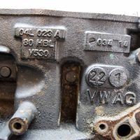 Volkswagen Golf VII Blocco motore 04L023A