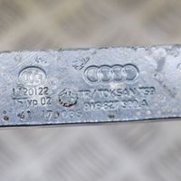 Audi A5 Aizmugurējā pārsega eņģe (-ess) 8W8827300A