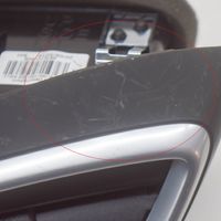 Nissan Qashqai Moldura protectora de la rejilla de ventilación del panel 687614EH0A