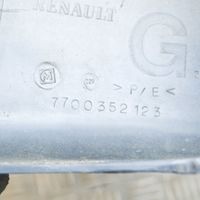 Renault Megane II Narożnik zderzaka tylnego 7700352123