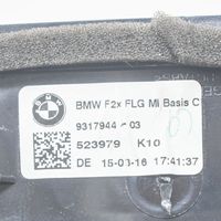 BMW 2 F22 F23 Kojelaudan tuuletussuuttimen suojalista 9317944